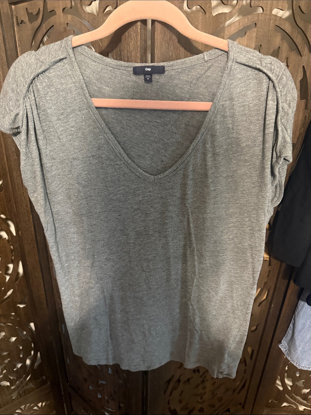GAP Heather Gray V-Neck Short Sleeve Top